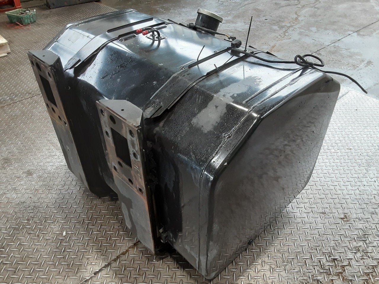 MITSUBISHI FUSO 燃料タンク MK626663 新品 - メルカリ