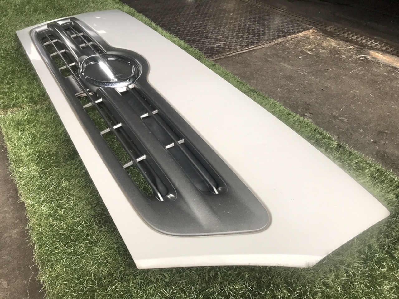 中古 日野 フロントパネル (フロントリッド) H26年【ストックNo