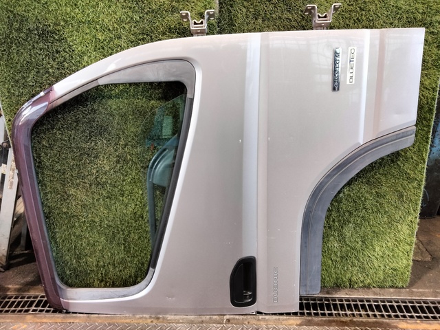 三菱ふそう 外装品 H25年 TPG-FBA00
