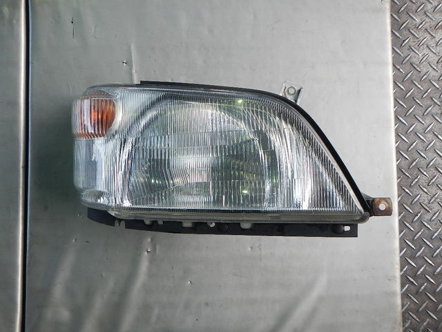 中古 トヨタ ヘッドライト右 H18年【ストックNo.6-13587】 | 中古