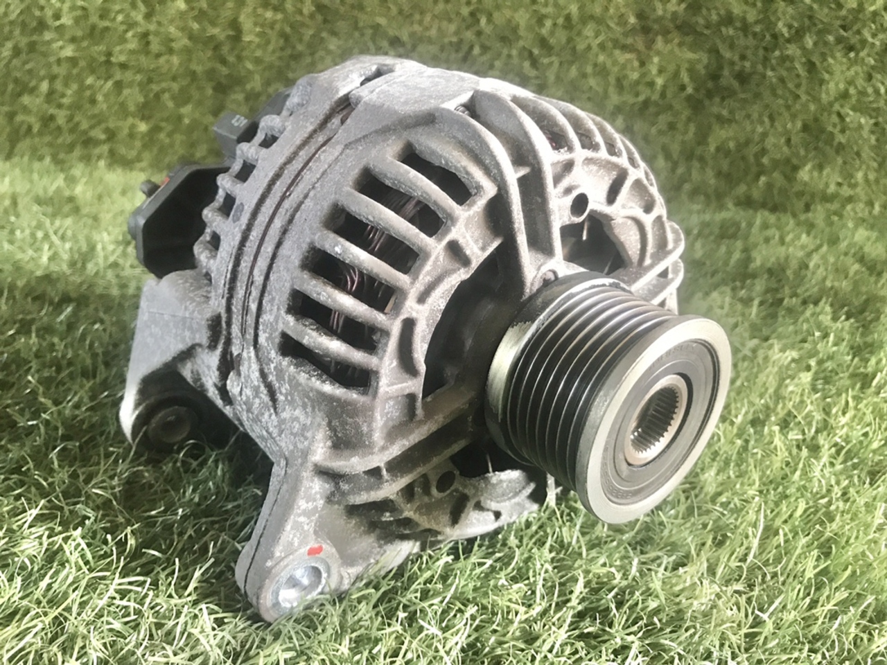 中古 三菱ふそう オルタネーター (ダイナモ/ジェネレーター) H26年