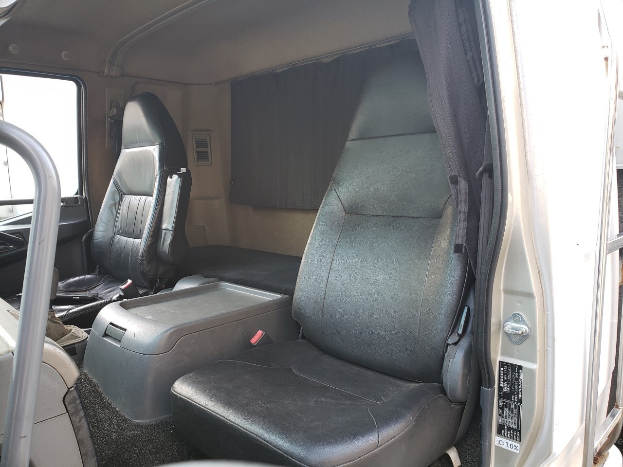 三菱ふそう キャビン H24年 LKG-FK62FZ