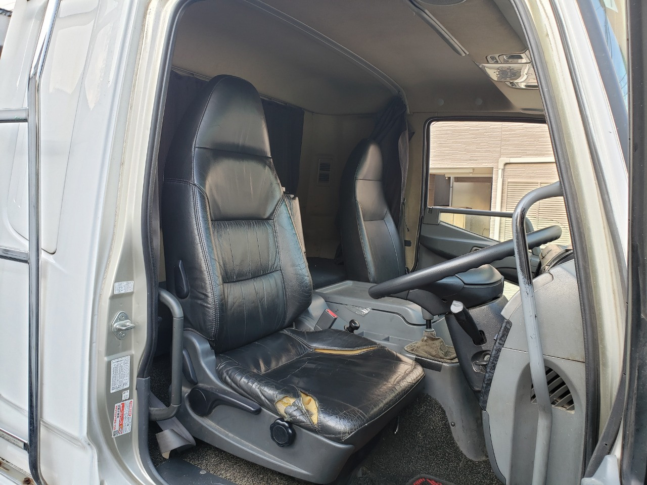 三菱ふそう キャビン H24年 LKG-FK62FZ