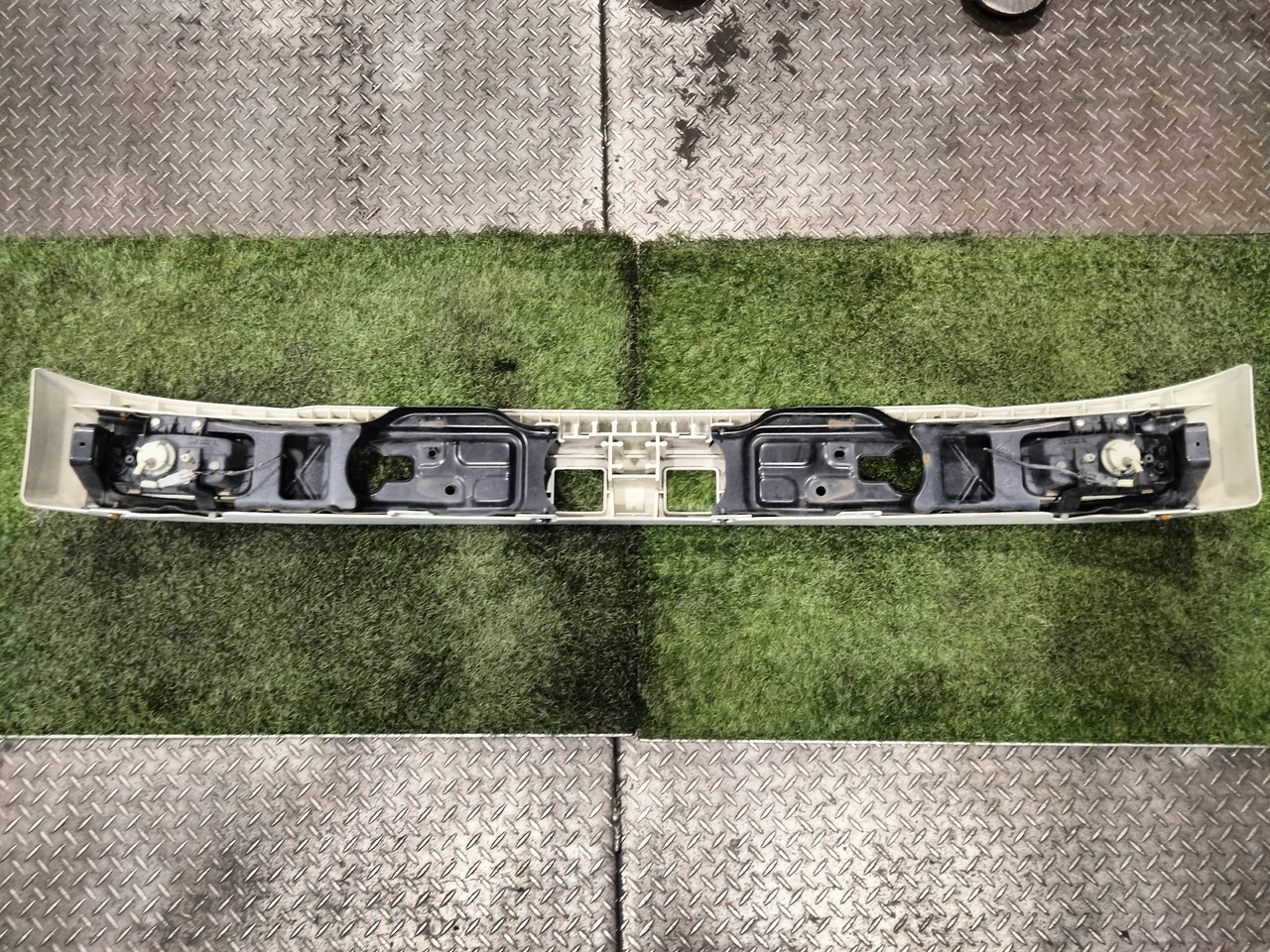 日産UD 外装品 H26年 TKG-BLR85N