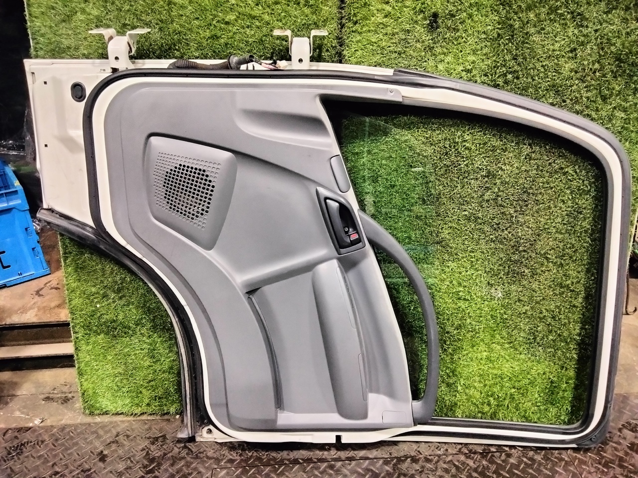 日産UD 外装品 H26年 TKG-BLR85N