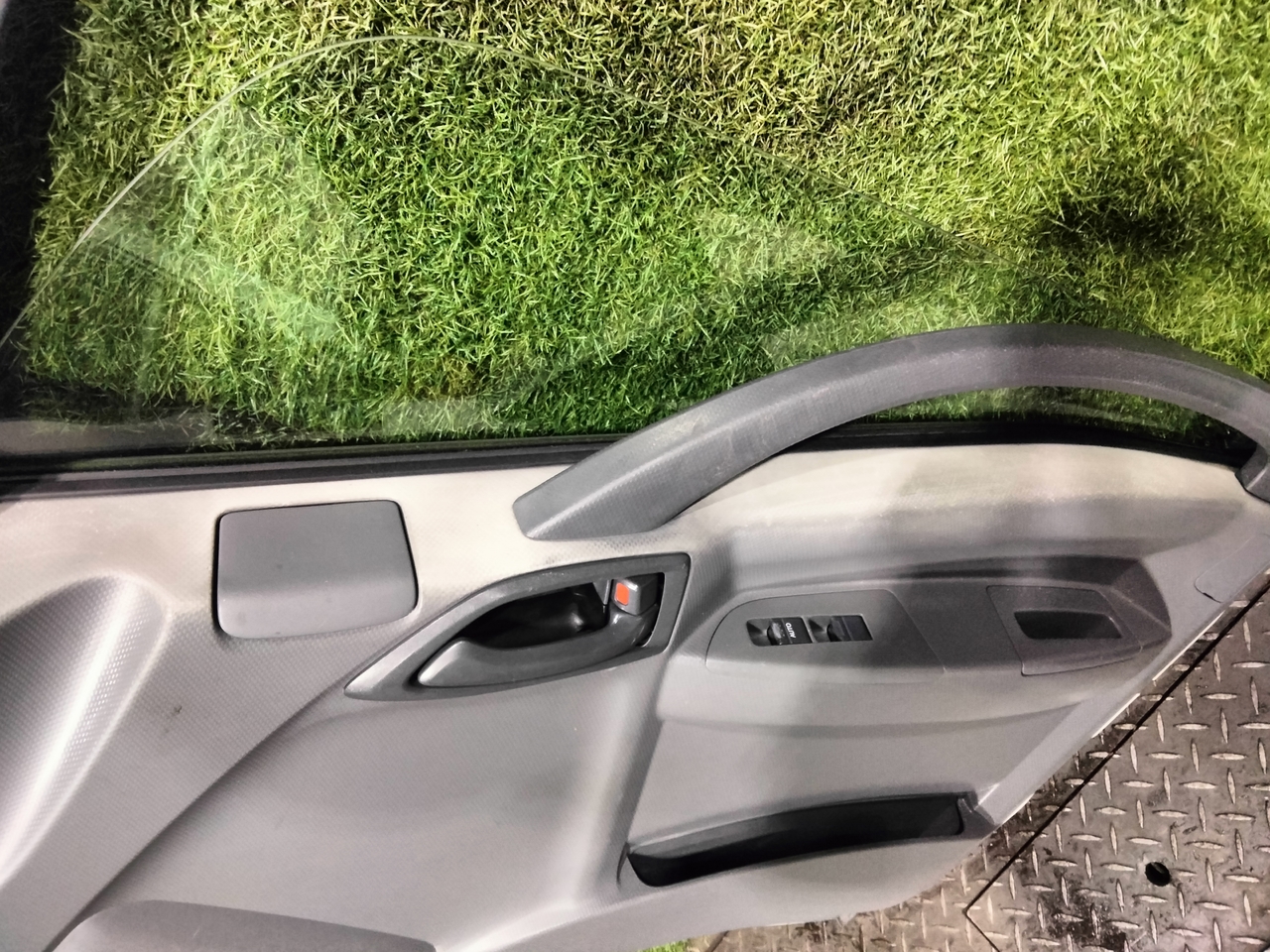 日産UD 外装品 H26年 TKG-BLR85N