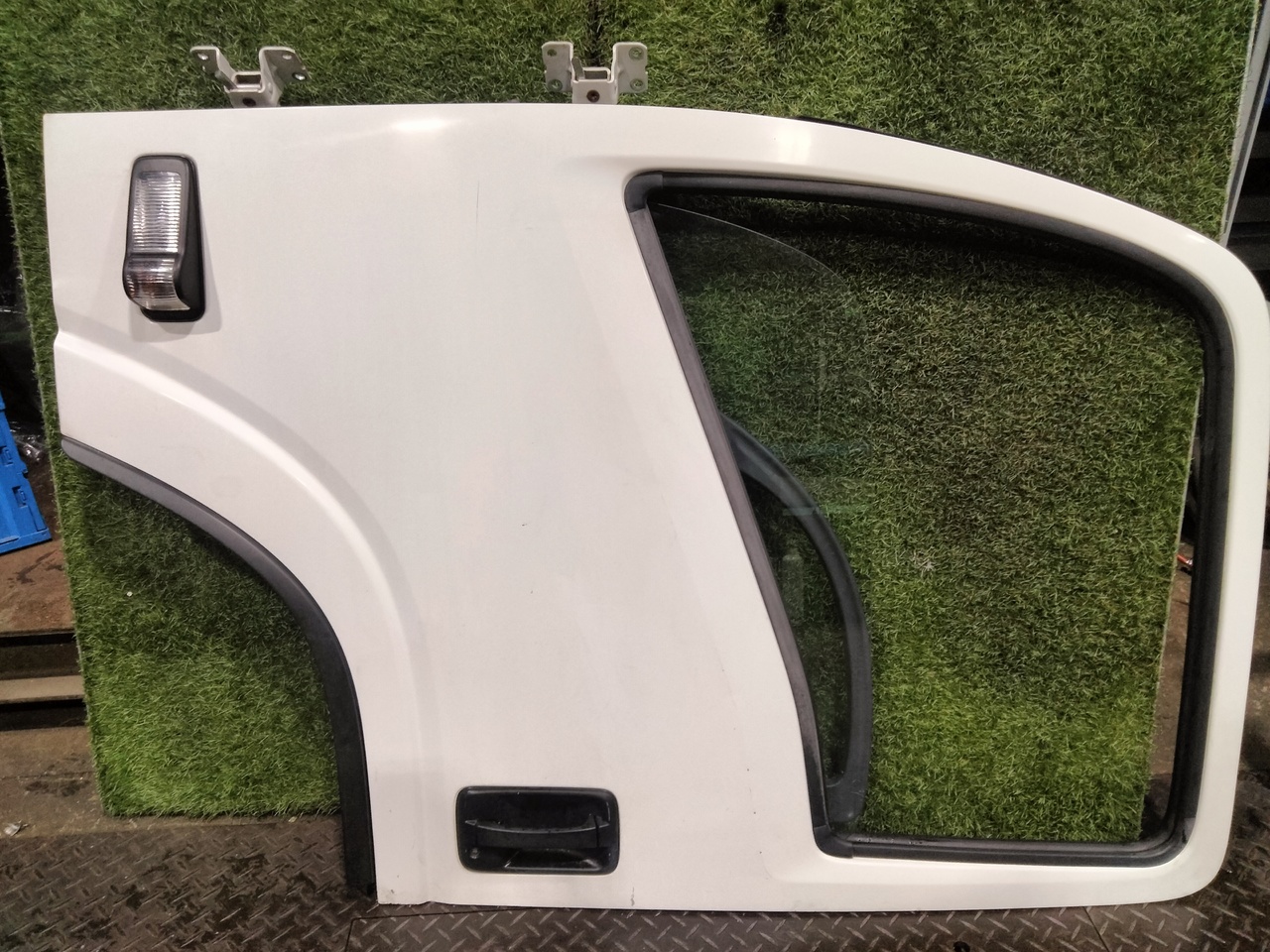 日産UD 外装品 H26年 TKG-BLR85N