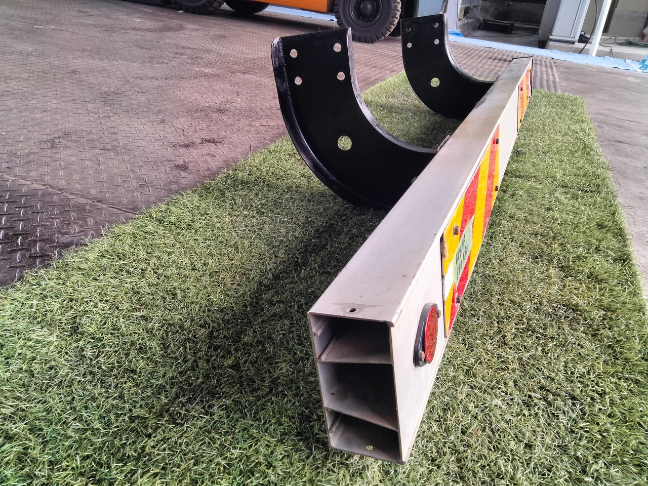 三菱ふそう ボディ関連 H25年 TKG-FK61F