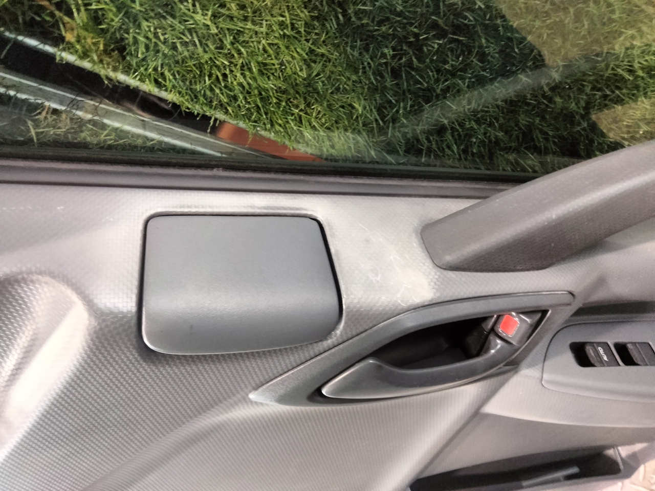 いすゞ 外装品 H29年 TRG-NMR85AN