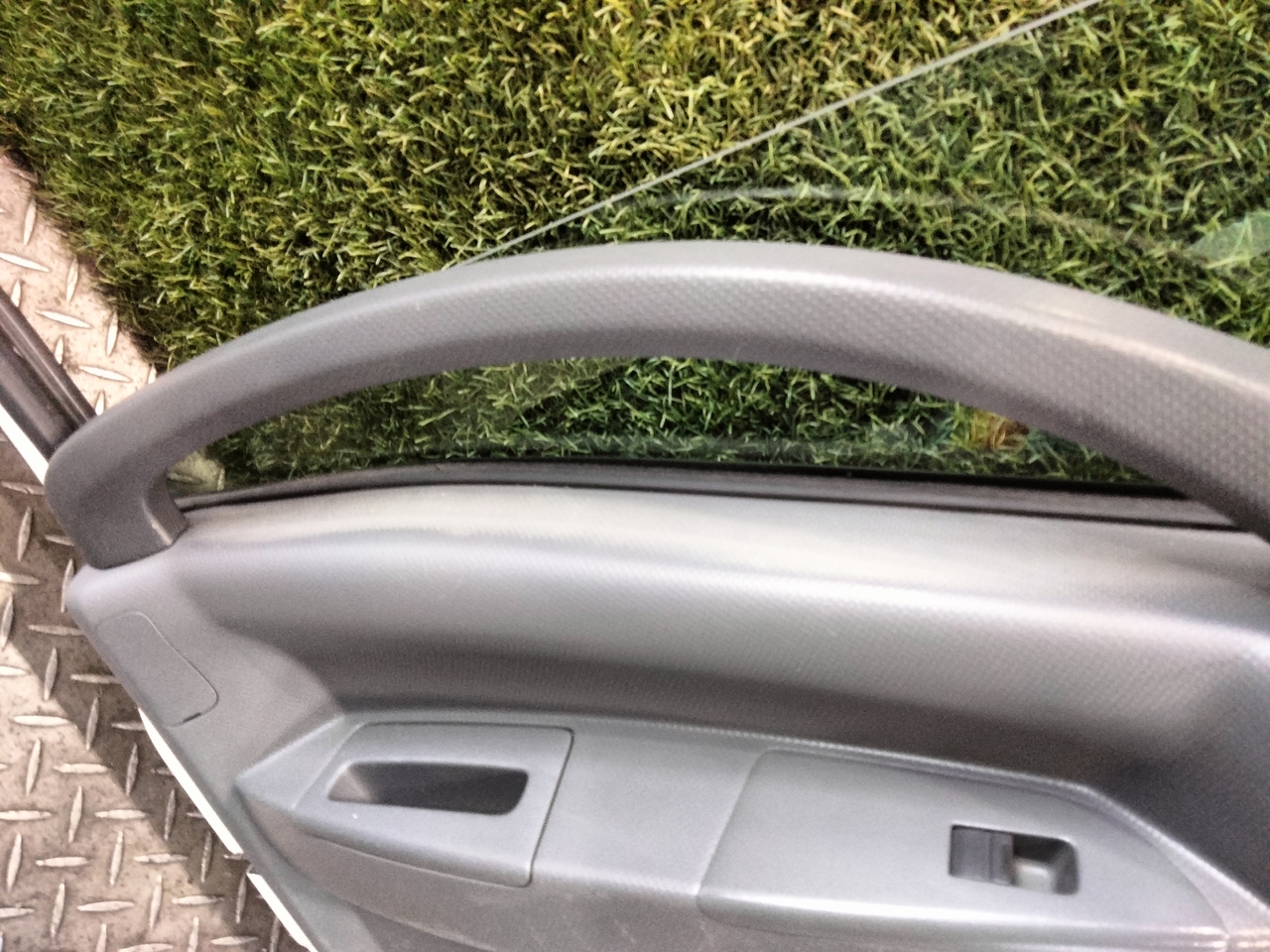 いすゞ 外装品 H29年 TRG-NMR85AN