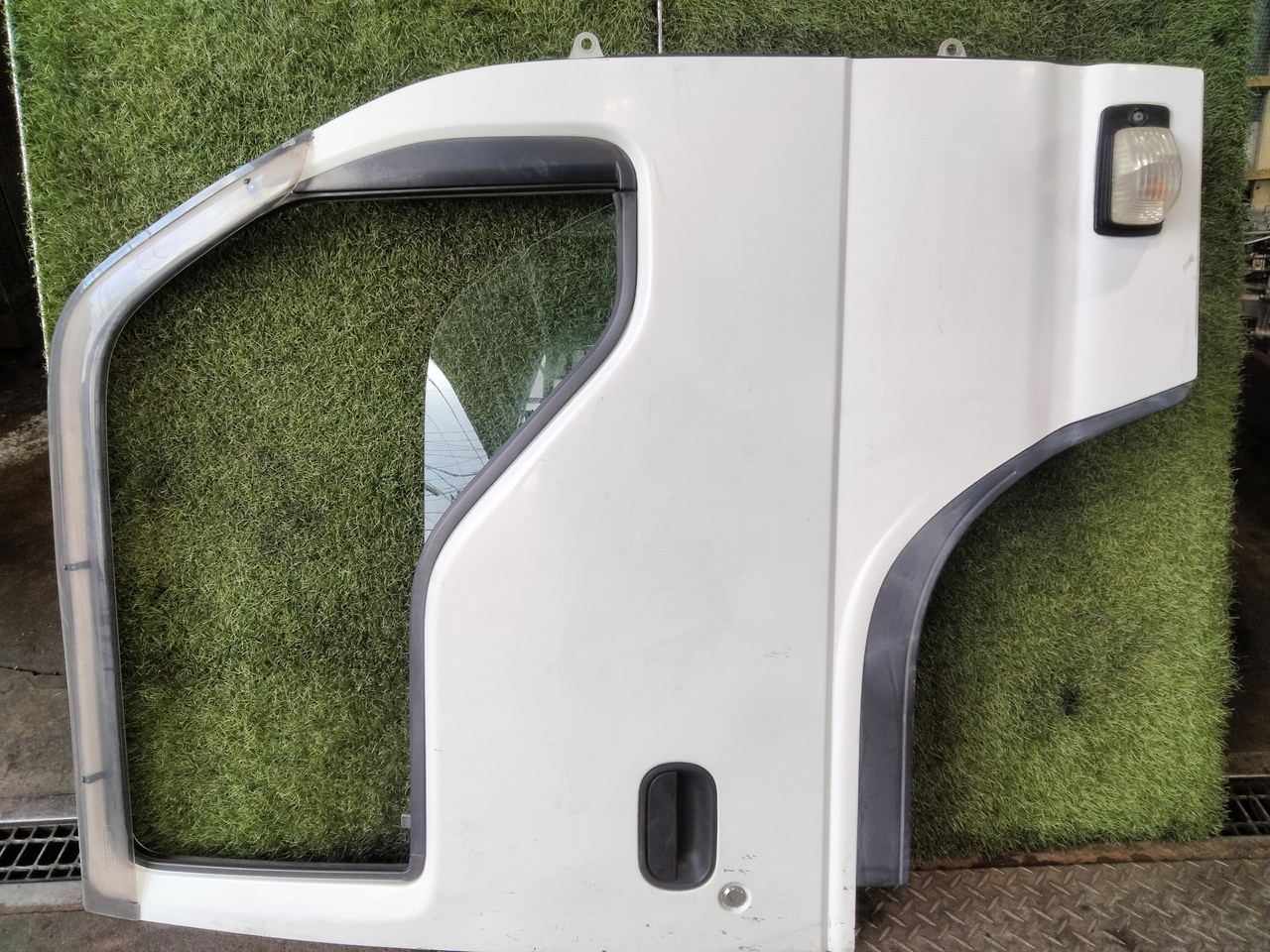 いすゞ 外装品 H23年 BKG-NHR85AN