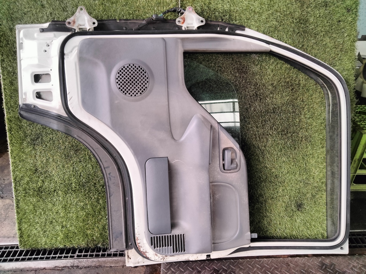 いすゞ 外装品 H23年 BKG-NHR85AN