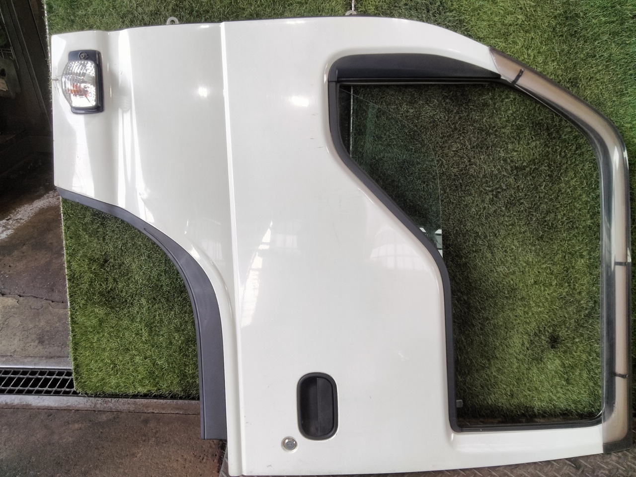 いすゞ 外装品 H23年 BKG-NHR85AN