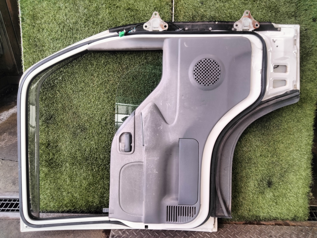 いすゞ 外装品 H23年 BKG-NHR85AN