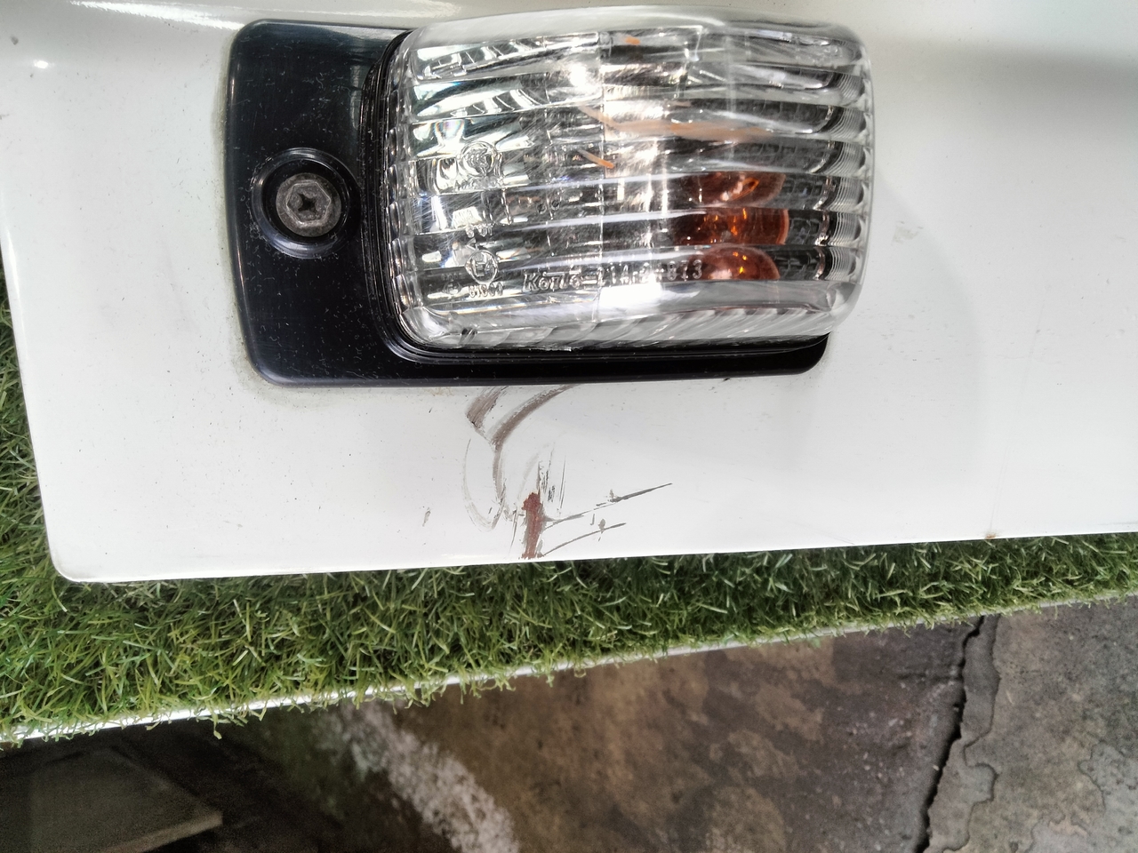 いすゞ 外装品 H23年 BKG-NHR85AN