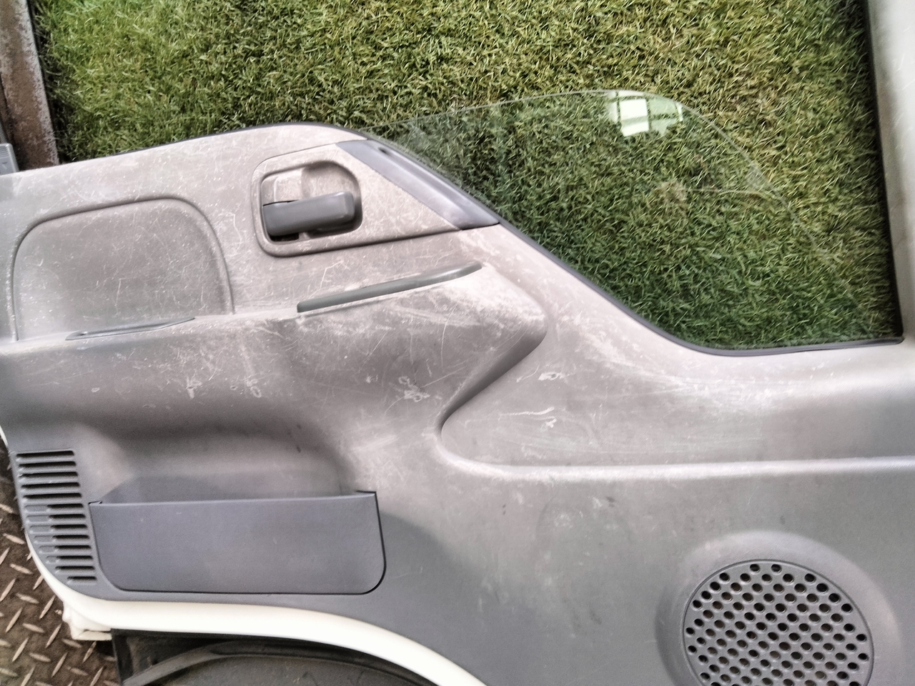 いすゞ 外装品 H23年 BKG-NHR85AN