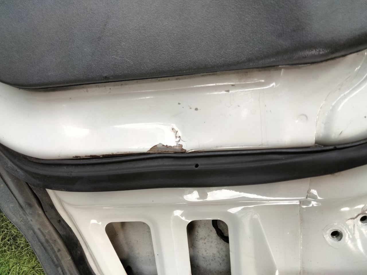 いすゞ 外装品 H23年 BKG-NHR85AN