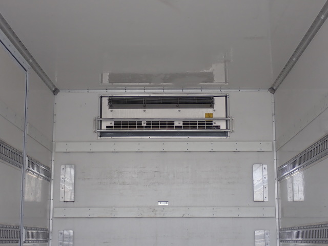 中古 いすゞ 冷凍冷蔵バン 4トン(中型) R1年 2PG-FRR90T2の内装
