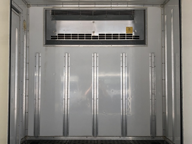 中古 日野 冷凍冷蔵バン 2トン(小型) H29年 TKG-XZU605Mの内装