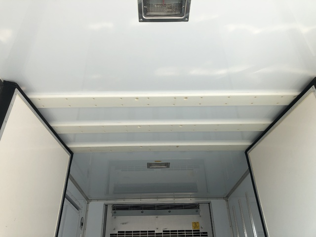 中古 日野 冷凍冷蔵バン 2トン(小型) H29年 TKG-XZC605Mの内装