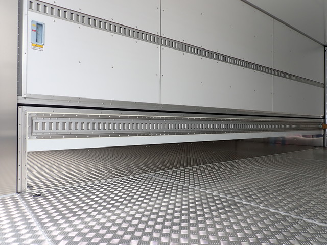 中古 日野 冷凍冷蔵ウイング 4トン(中型) R3年 2KG-FD2ABAの内装