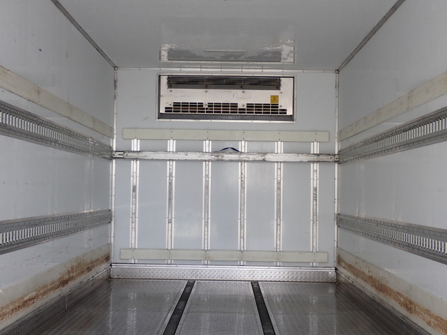 中古 三菱ふそう 冷凍冷蔵バン 増トン H29年 TKG-FK65FYの内装