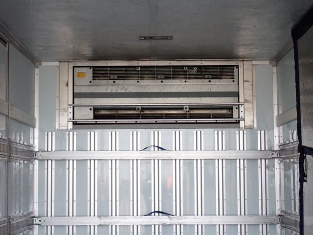 中古 いすゞ 冷凍冷蔵バン 4トン(中型) H29年 TKG-FRR90T2の内装