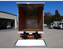 中古 日野 ウイング ４トン(中型) R4年 2PG-FD2ABG 室内写真