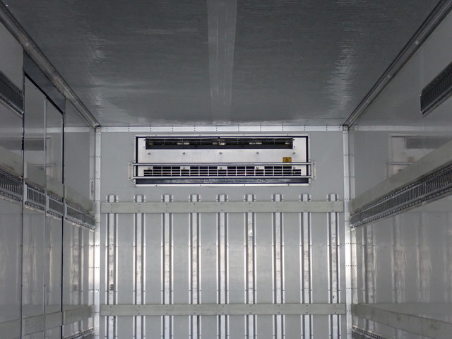 中古 三菱ふそう 冷凍冷蔵バン 大型 H30年 2PG-FS74HZの内装