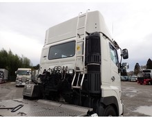 中古 日野 トラクター 大型 H30年 QPG-SH1EDDG 室内写真