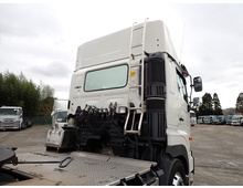 中古 日野 トラクター 大型 H30年 QPG-SH1EDDG 室内写真