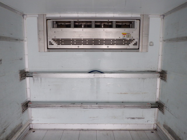 中古 【198万円】いすゞ 冷凍バン 4トン(中型) H26年 TKG-FRR90S1改の内装
