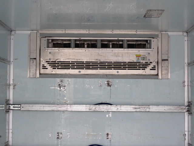中古 いすゞ 冷凍バン 4トン(中型) H26年 TKG-FRR90S1改の内装
