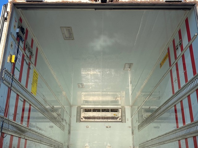 中古 【220万円】いすゞ 冷凍バン 4トン(中型) H26年 TKG-FRR90S1改の内装