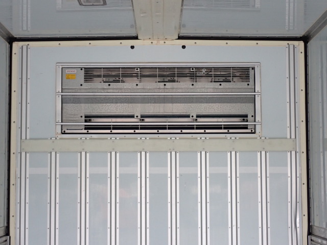 中古 日産UD 冷凍冷蔵ウイング 4トン(中型) H29年 TKG-MK38Lの内装