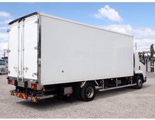 中古 いすゞ 冷蔵冷凍バン ４トン(中型) H27年 TKG-FRR90S2 リア写真