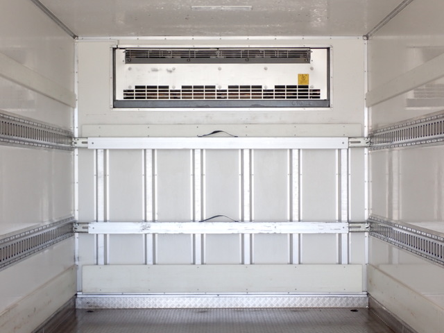 中古 日野 冷凍冷蔵バン 4トン(中型) H29年 TKG-FC9JJAAの内装