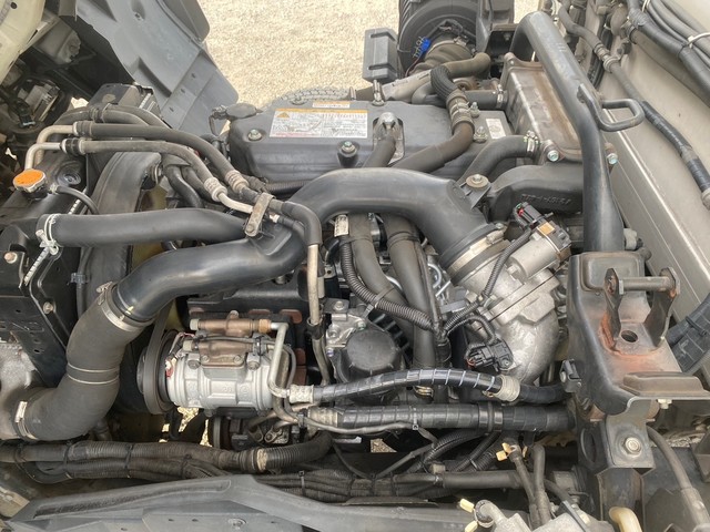 中古 いすゞ 冷凍バン 4トン(中型) H27年 TKG-FRR90S2の部品