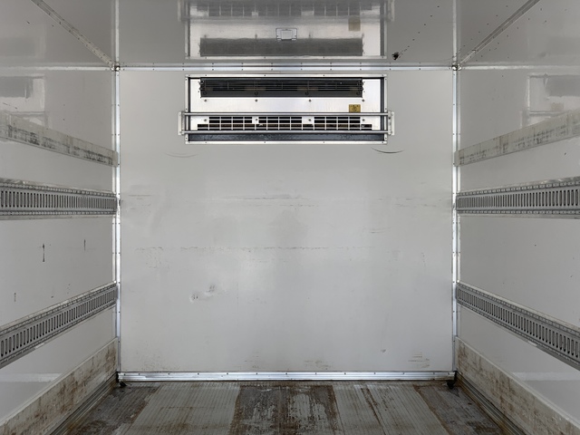 中古 いすゞ 冷凍バン 4トン(中型) H30年 2PG-FRR90T2の内装