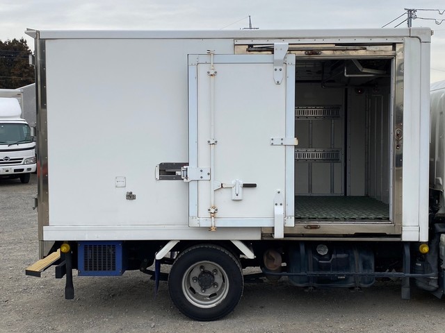 中古 【99万円】いすゞ 冷凍バン 2トン(小型) H26年 TKG-NLR85ANの内装