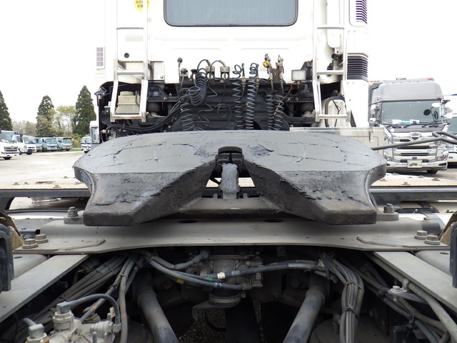 中古 日野 トレーラーヘッド (トラクターヘッド) 大型 H30年 QPG-SH1EDDJの内装