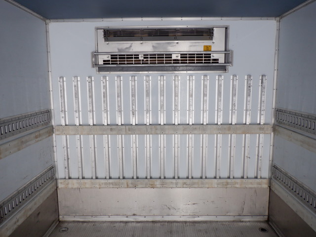 中古 日野 冷凍バン 増トン H30年 2PG-FE2ABAの内装