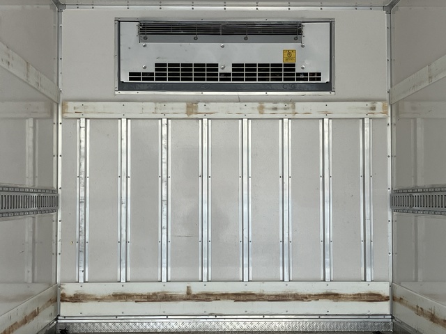 中古 いすゞ 冷凍バン 2トン(小型) R2年 2RG-NPR88Nの内装