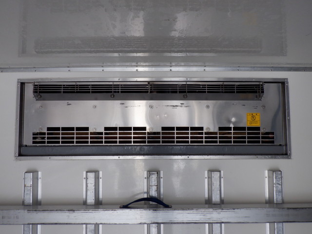 中古 日野 冷凍バン 4トン(中型) H29年 TKG-FD7JLAGの内装