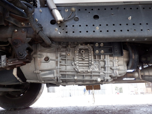 中古 いすゞ 冷凍バン 4トン(中型) H28年 TKG-FRR90S2の部品