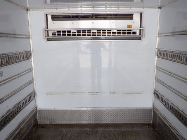 中古 【352万円】いすゞ 冷凍バン 4トン(中型) H28年 TKG-FRR90S2の内装