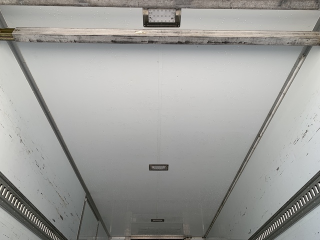 中古 【660万円】いすゞ 冷凍バン 4トン(中型) H29年 TKG-FRR90T2の内装