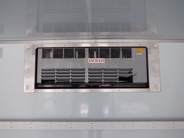 中古 【396万円】日野 冷凍バン 4トン(中型) H30年 2KG-FC2ABAの内装