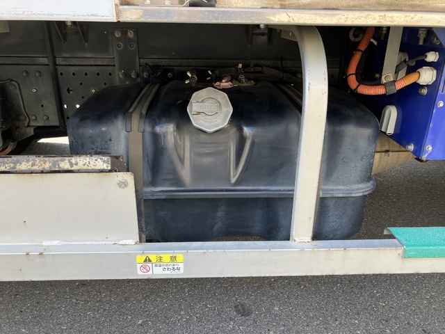 中古 いすゞ 冷凍バン 2トン(小型) H24年 SKG-NPR85ANの外装