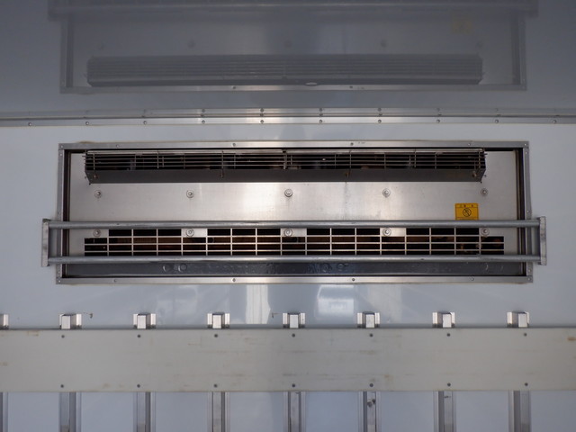 中古 いすゞ 冷凍バン 増トン H30年 2PG-FTR90V2の内装